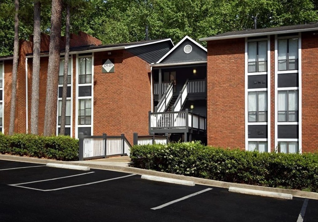 8 Cumberland Way, Smyrna GA  30080-7754 exterior