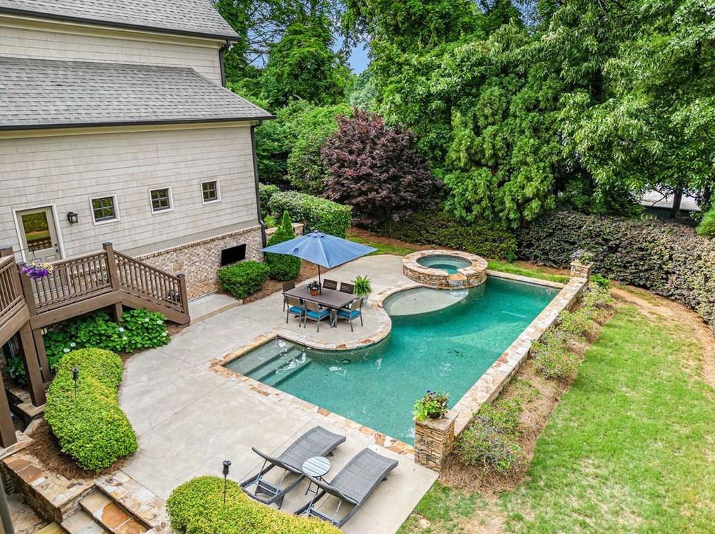 136 Hardeman Rd, Atlanta GA  30342-2532 exterior
