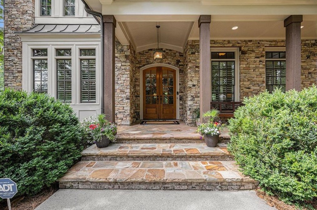 136 Hardeman Rd, Atlanta GA  30342-2532 exterior