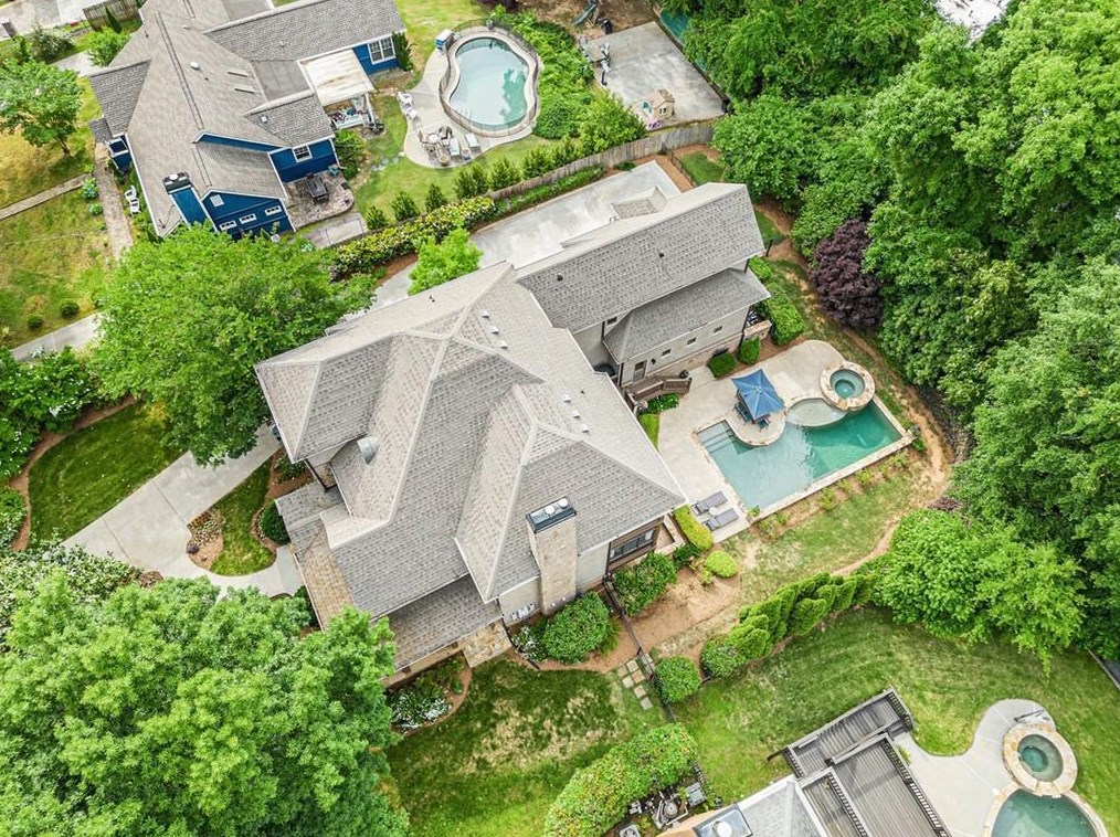 136 Hardeman Rd, Atlanta GA  30342-2532 exterior