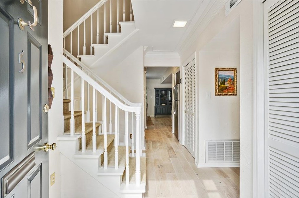 70 Old Ivy Rd, Atlanta, GA 30342-4501