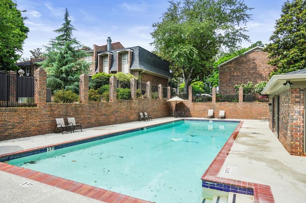 70 Old Ivy Rd, Atlanta GA  30342-4501 exterior