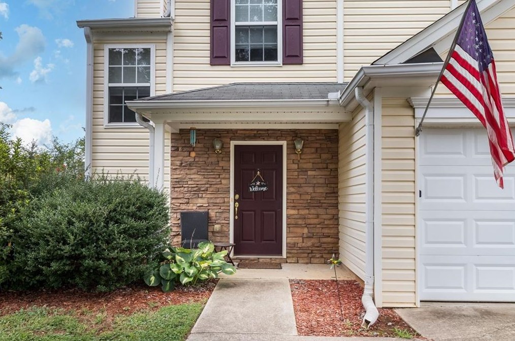 604 Red Oak Ct, Holly Springs, GA 30114