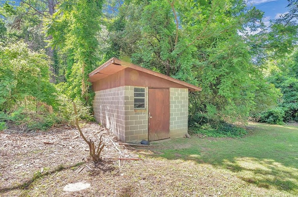 4417 Herschel Rd, Atlanta GA  30337-4903 exterior