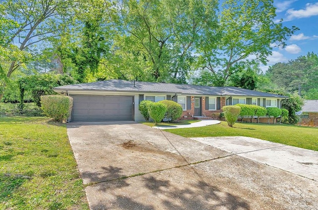 4417 Herschel Rd, Atlanta GA  30337-4903 exterior