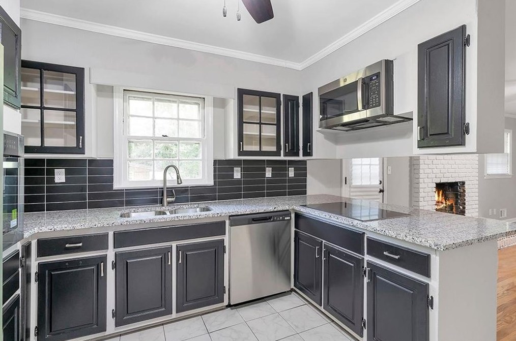 4417 Herschel Rd, Atlanta GA  30337-4903 exterior