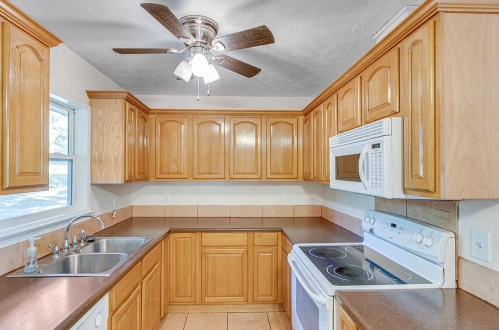 5434 Marlow Dr, Gainesville GA 30501-7010 exterior