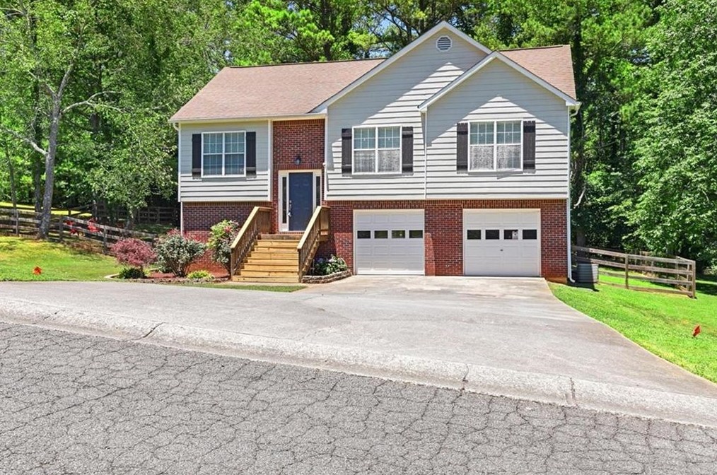 101 Laguna Springs Dr, Holly Springs, GA 30188