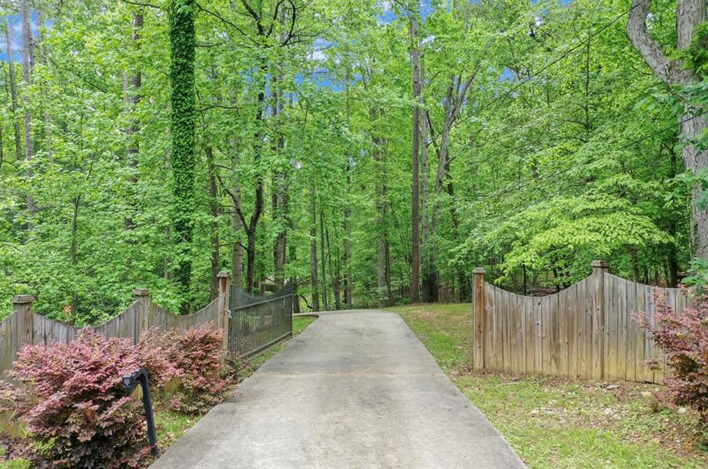 5467 Carolean St, Gainesville, GA 30506-3193