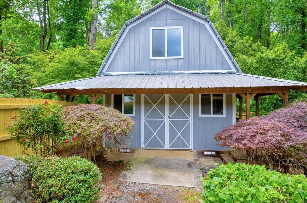 100 Hembree Cir Dr, Roswell, GA 30076