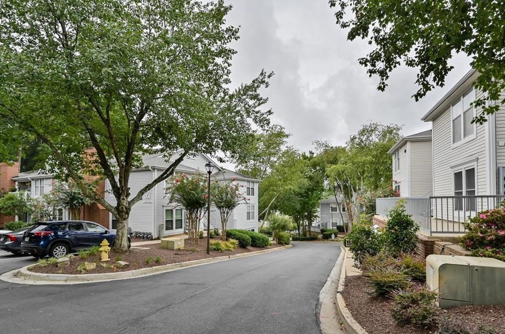 1470 Keys Crossing Dr, Atlanta GA  30319-4056 exterior