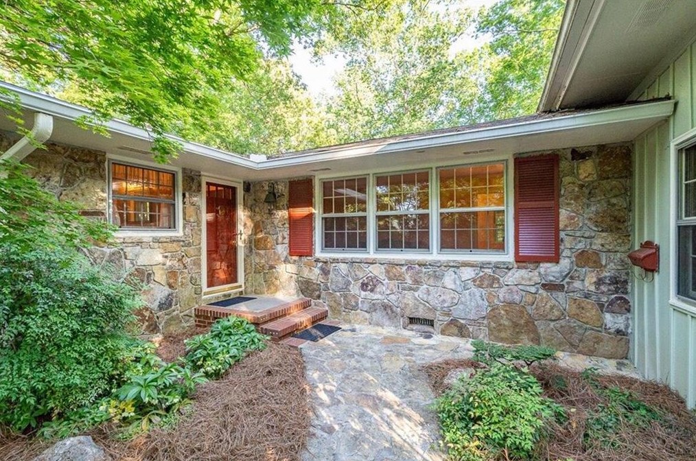 328 Pine Cir, Monroe, GA 30655-1934
