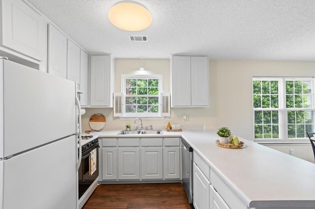 6775 Chesepeake Pt, Rex GA 30273-2236 exterior