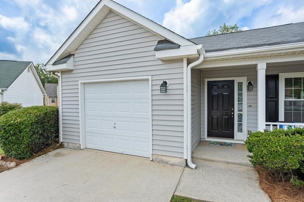 6775 Chesepeake Pt, Rex, GA 30273-2236