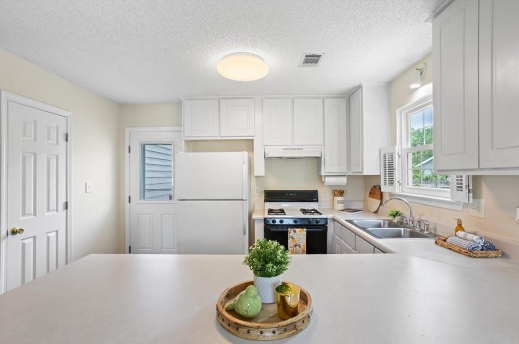 6775 Chesepeake Pt, Rex GA 30273-2236 exterior