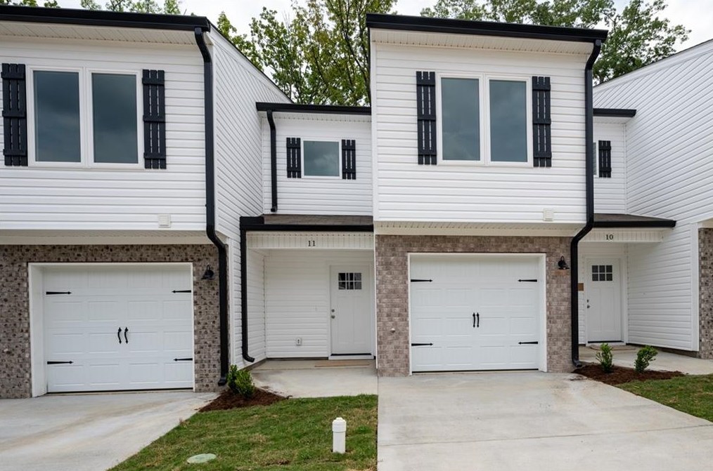 307 Legacy Ln, Calhoun, GA 30701-8856