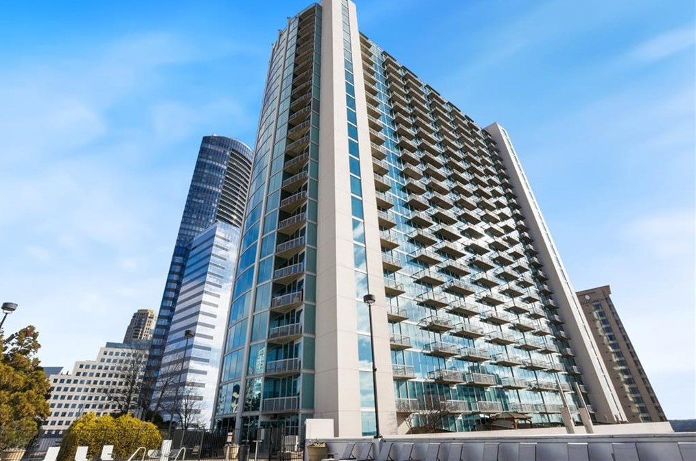 3324 Peachtree Rd, Atlanta GA  30326-1001 exterior