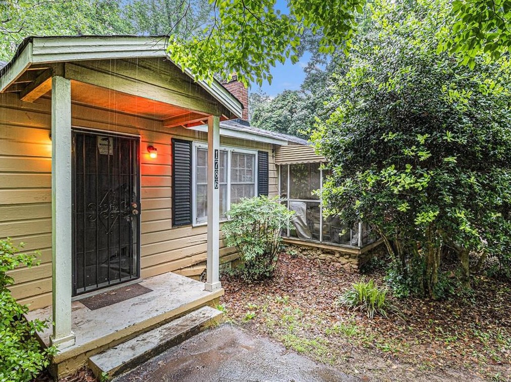 1786 Glenhaven Cir, Decatur GA  30035-1707 exterior