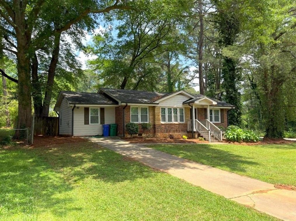 2228 Pinewood Dr, Decatur, GA 30032-5430