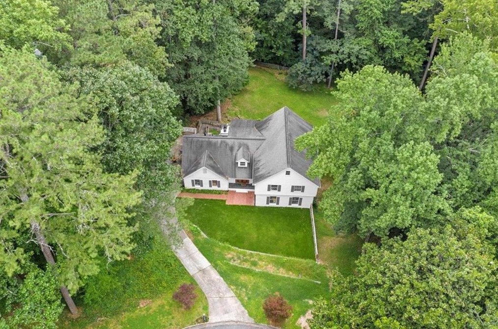 5300 New London Trce, Atlanta GA  30327-4966 exterior