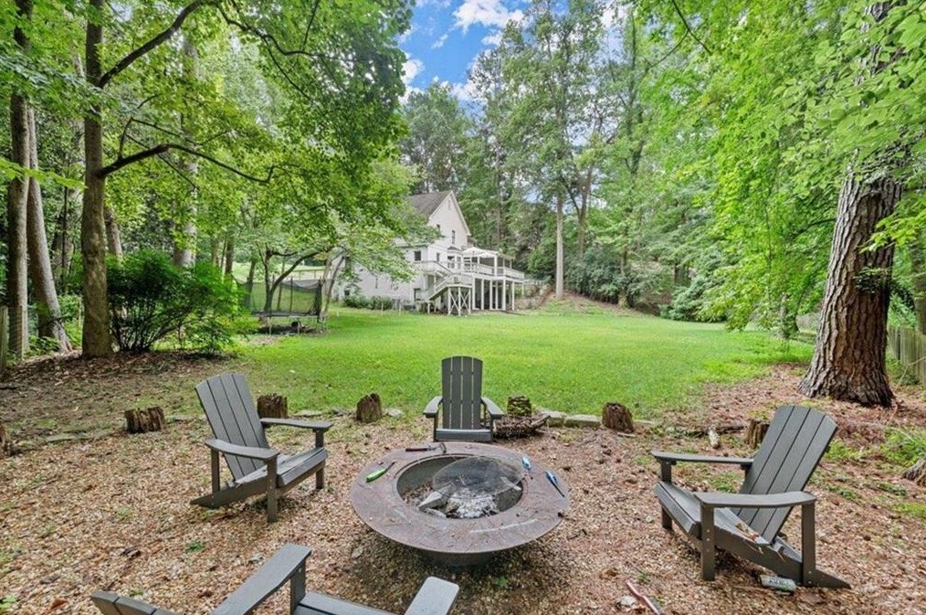 5300 New London Trce, Atlanta GA  30327-4966 exterior