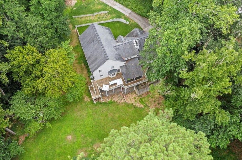 5300 New London Trce, Atlanta GA  30327-4966 exterior