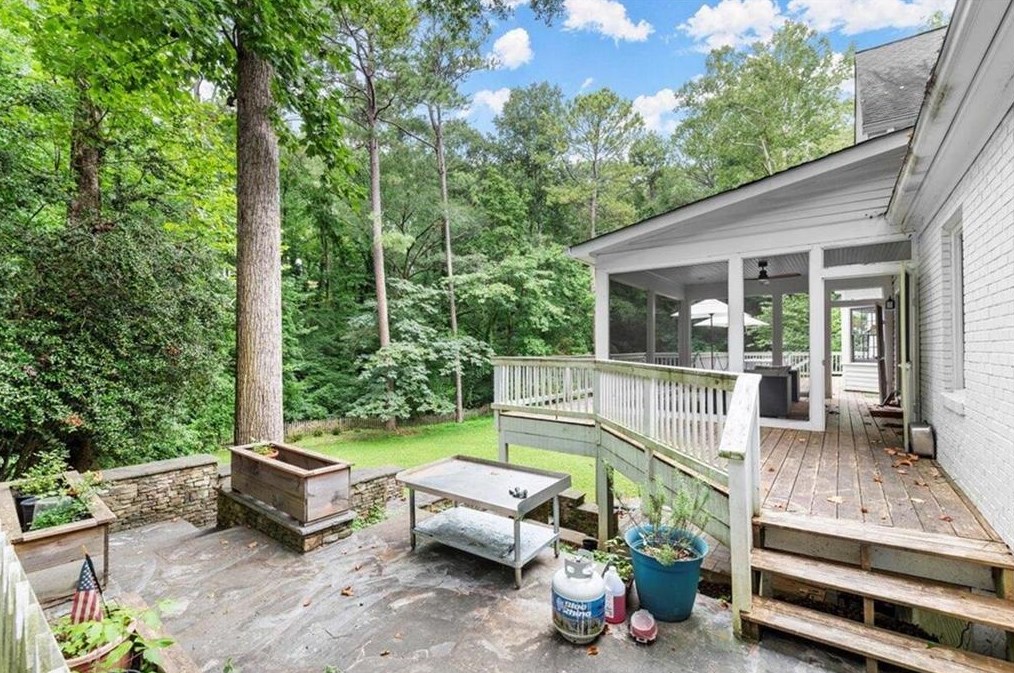 5300 New London Trce, Atlanta GA  30327-4966 exterior