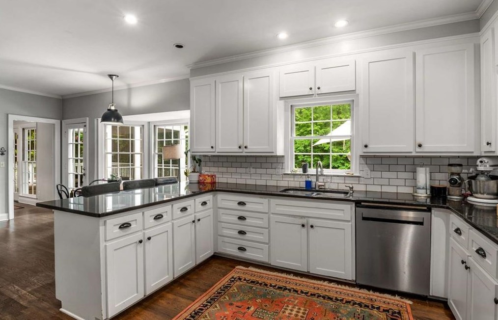 5300 New London Trce, Atlanta GA  30327-4966 exterior