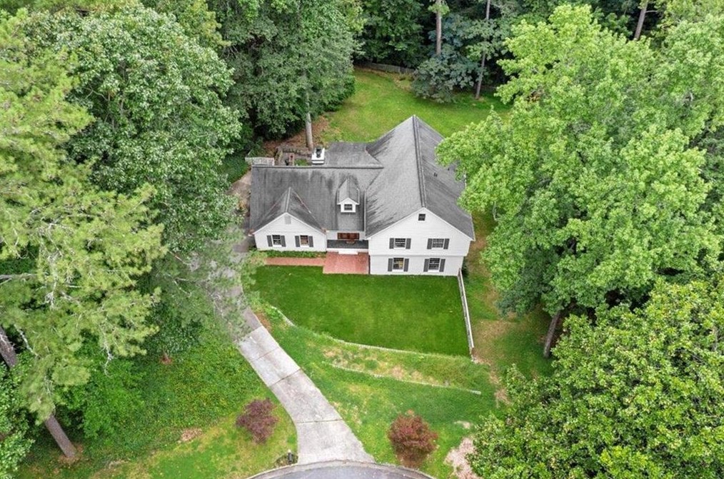 5300 New London Trce, Atlanta GA  30327-4966 exterior