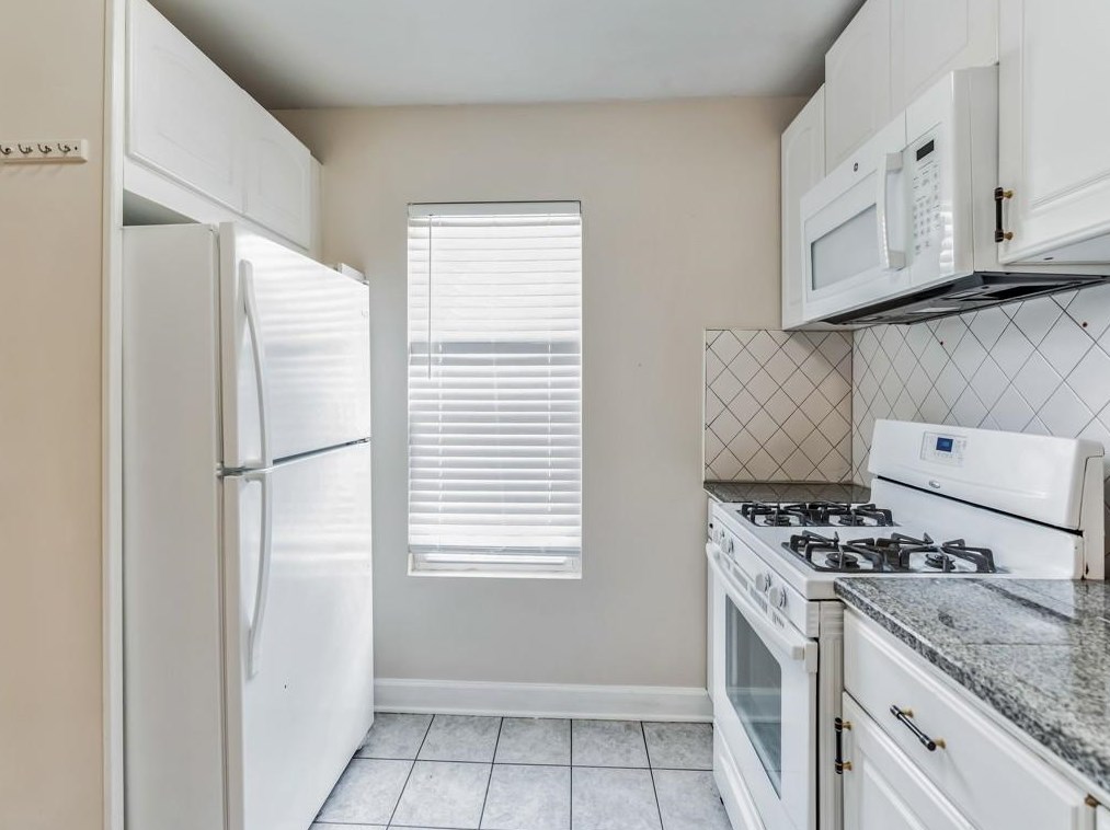 1818 Cumberland Valley Pl, Smyrna GA  30080-8105 exterior
