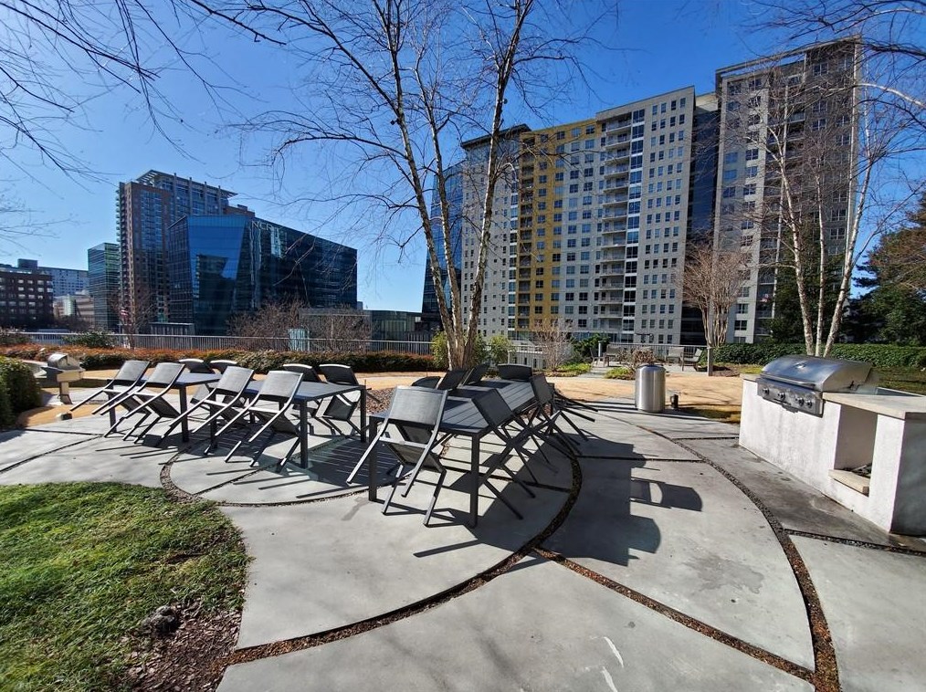 950 Peachtree St, Atlanta GA  30309-3862 exterior