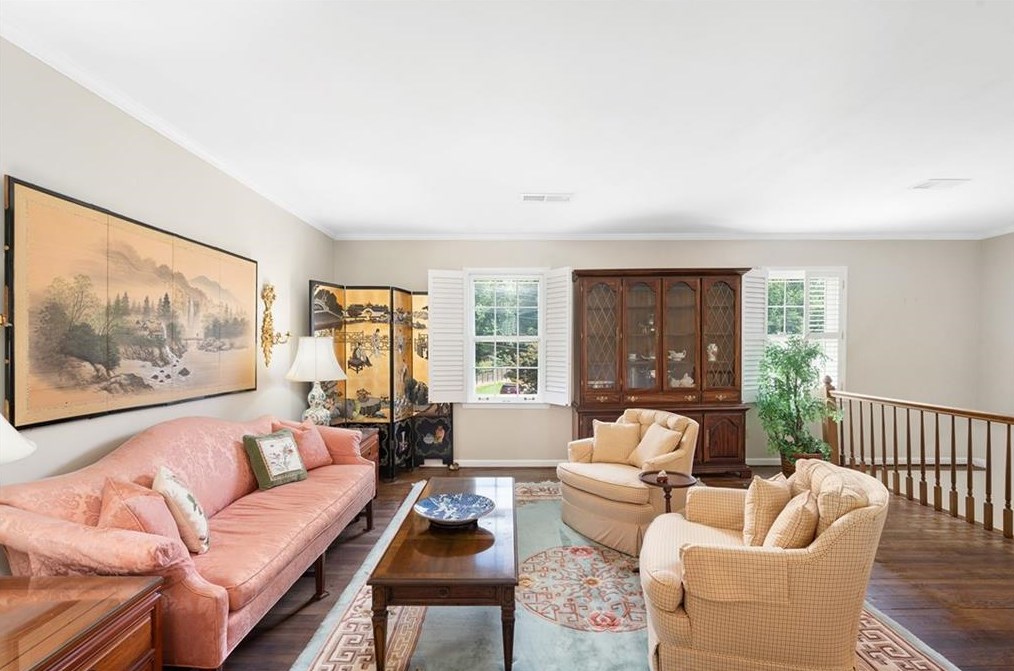 1410 Woodcrest Dr, Roswell, GA 30075-4134