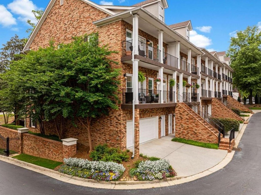 2560 Oglethorpe Cir, Atlanta, GA 30319-6602