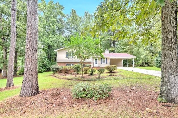 190 Pine Hill Dr, Carrollton, GA 30116-5211