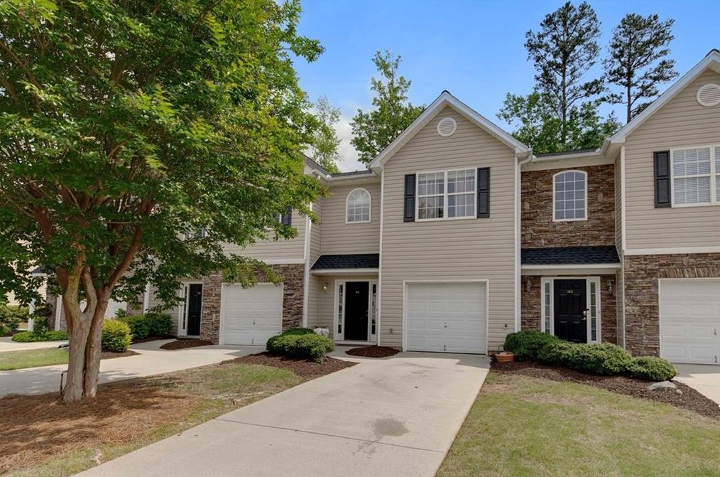 161 Creekwood Dr, Holly Springs, GA 30188