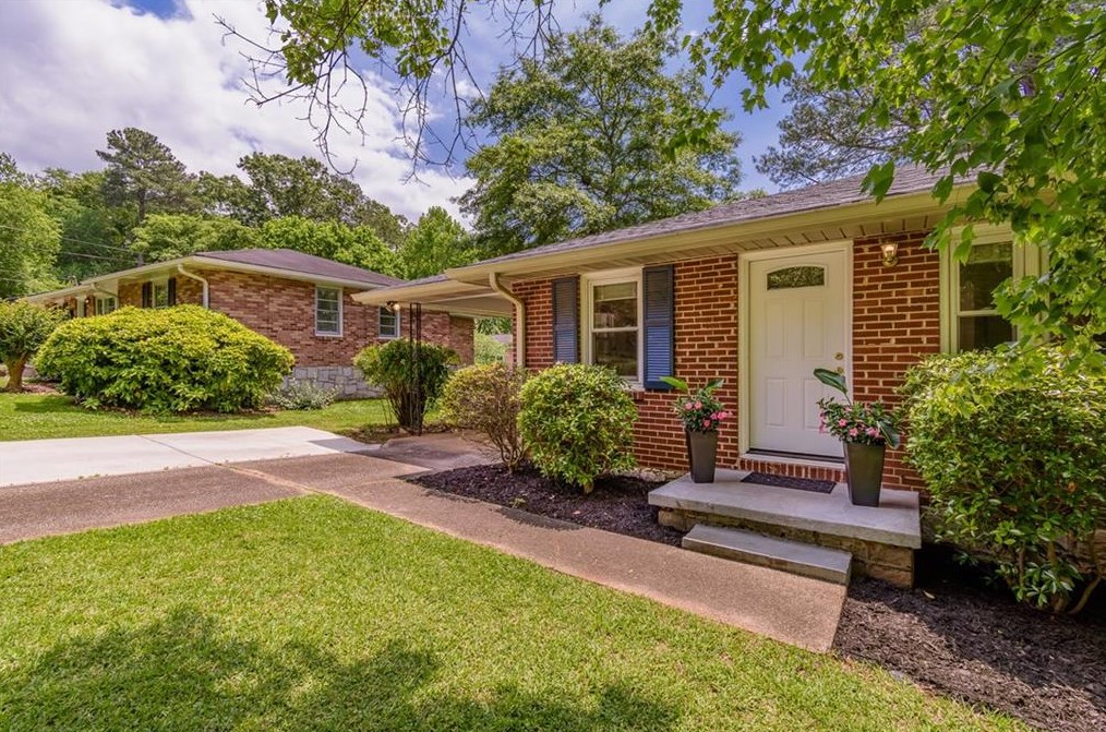 2627 Fox Hills Dr, Decatur, GA 30033