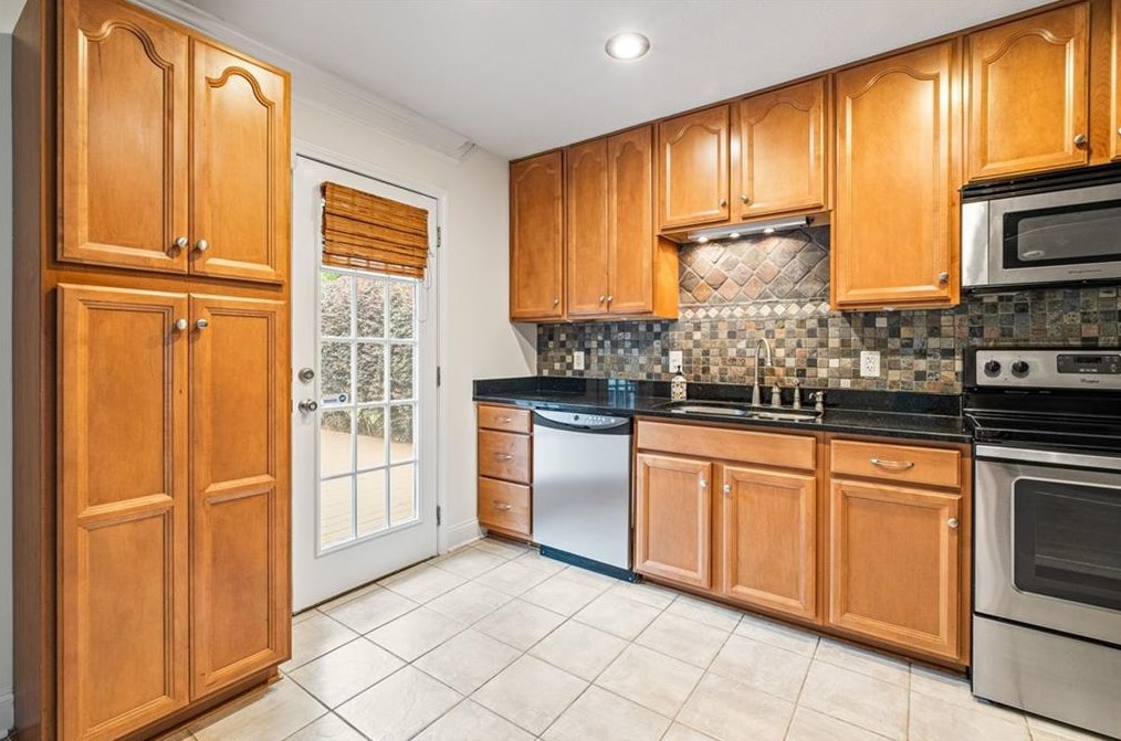 3710 Cooper Lake Rd, Smyrna GA  30082-3316 exterior