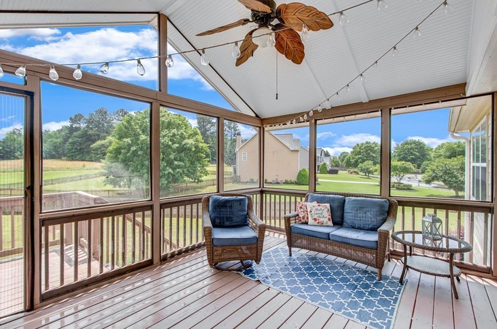 31 Downing St, Hoschton, GA 30548