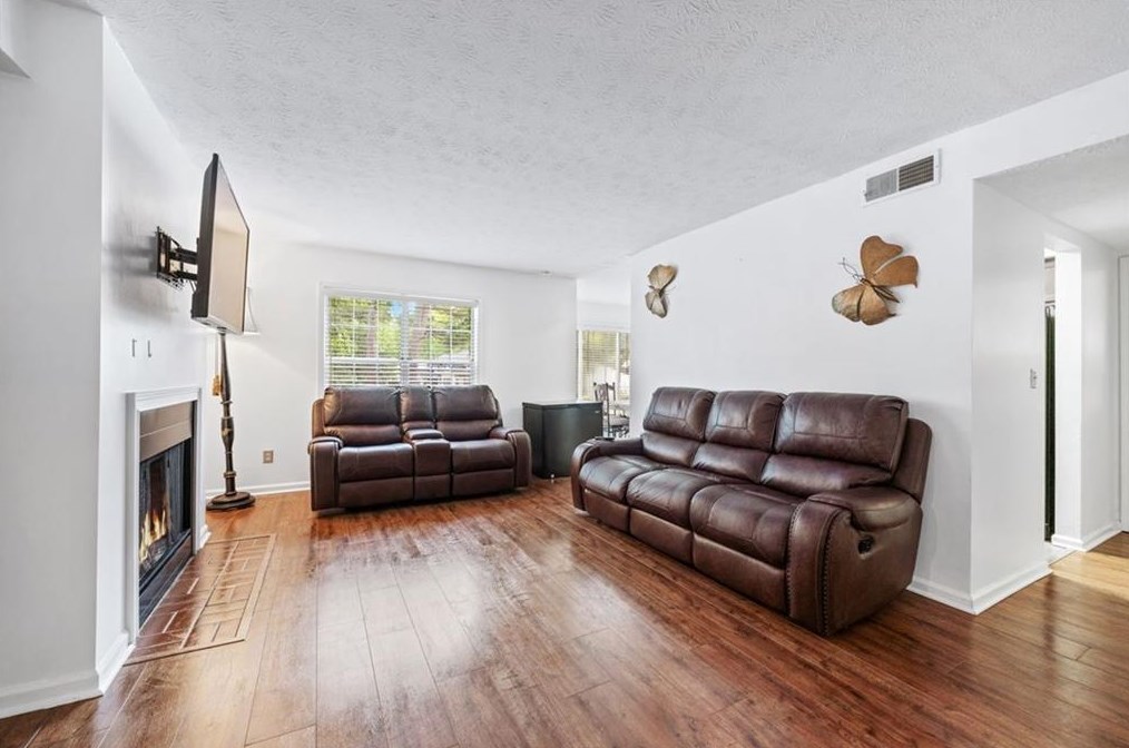 1001 Glenleaf Dr, Norcross, GA 30092