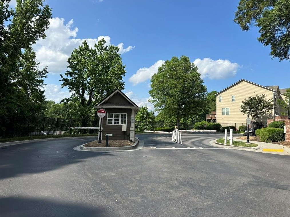 1617 Liberty Pkwy, Atlanta GA  30318-9385 exterior