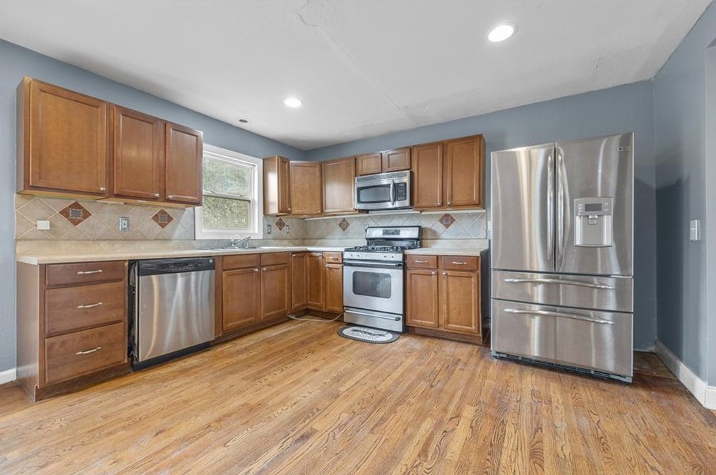 3233 Kingfisher Dr, Decatur GA  30034-4219 exterior