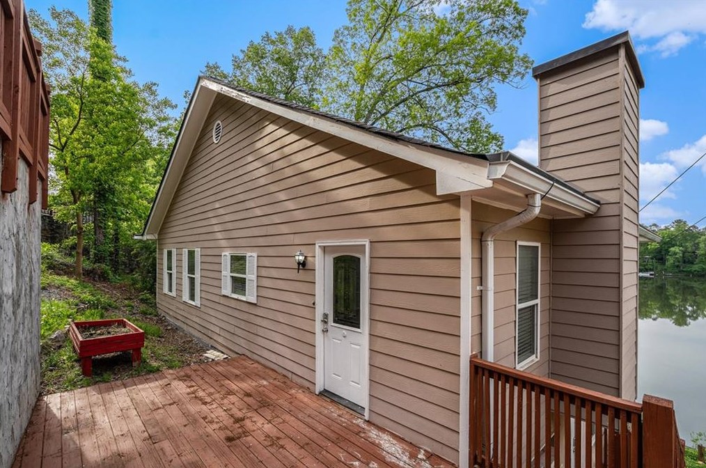 8486 Lake Dr, Lithonia GA  30039-6562 exterior