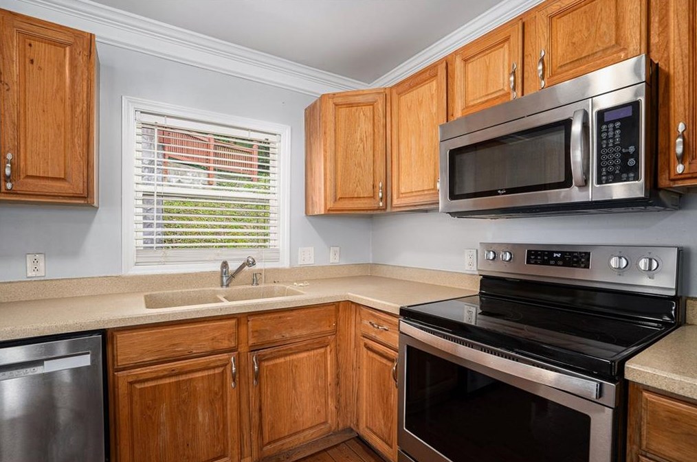 8486 Lake Dr, Lithonia GA  30039-6562 exterior