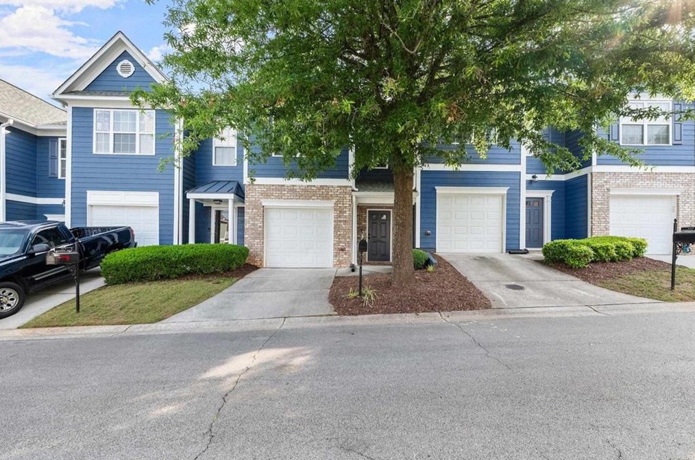 6610 Splashwater Dr, Flowery Branch, GA 30542