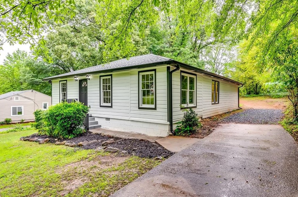 2739 Oldknow Dr, Atlanta, GA 30318-7240