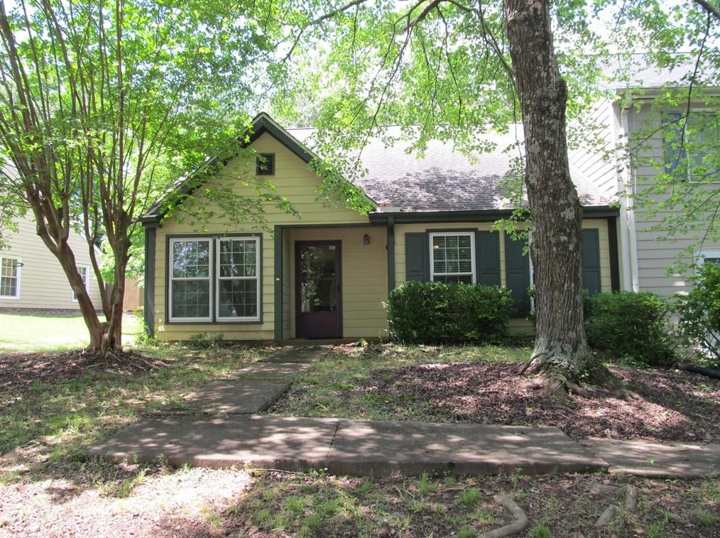 1260 Warsaw Rd, Roswell, GA 30076