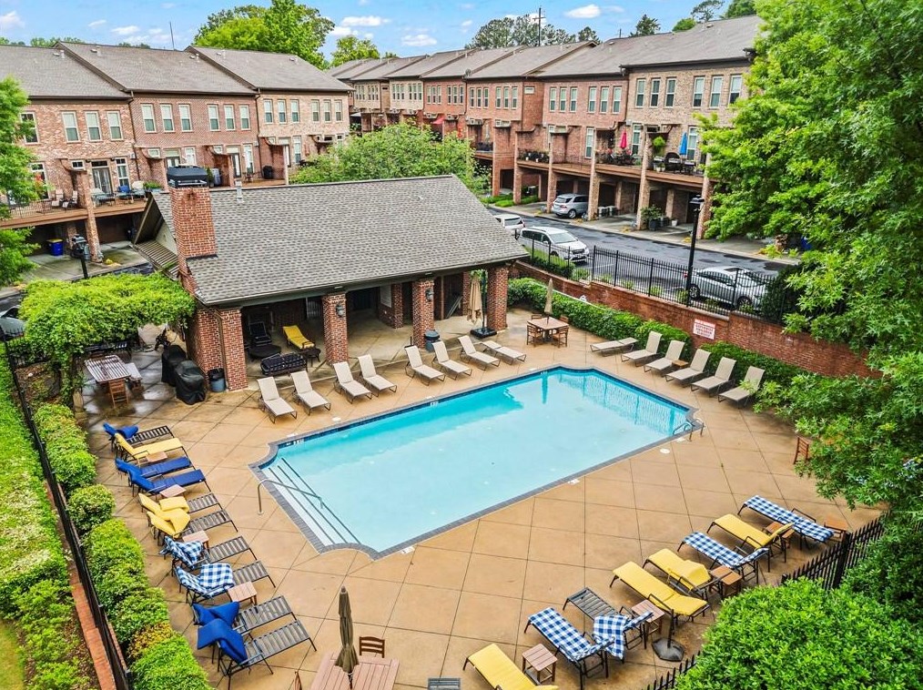 2492 Crescent Park Ct, Atlanta GA  30339-6025 exterior