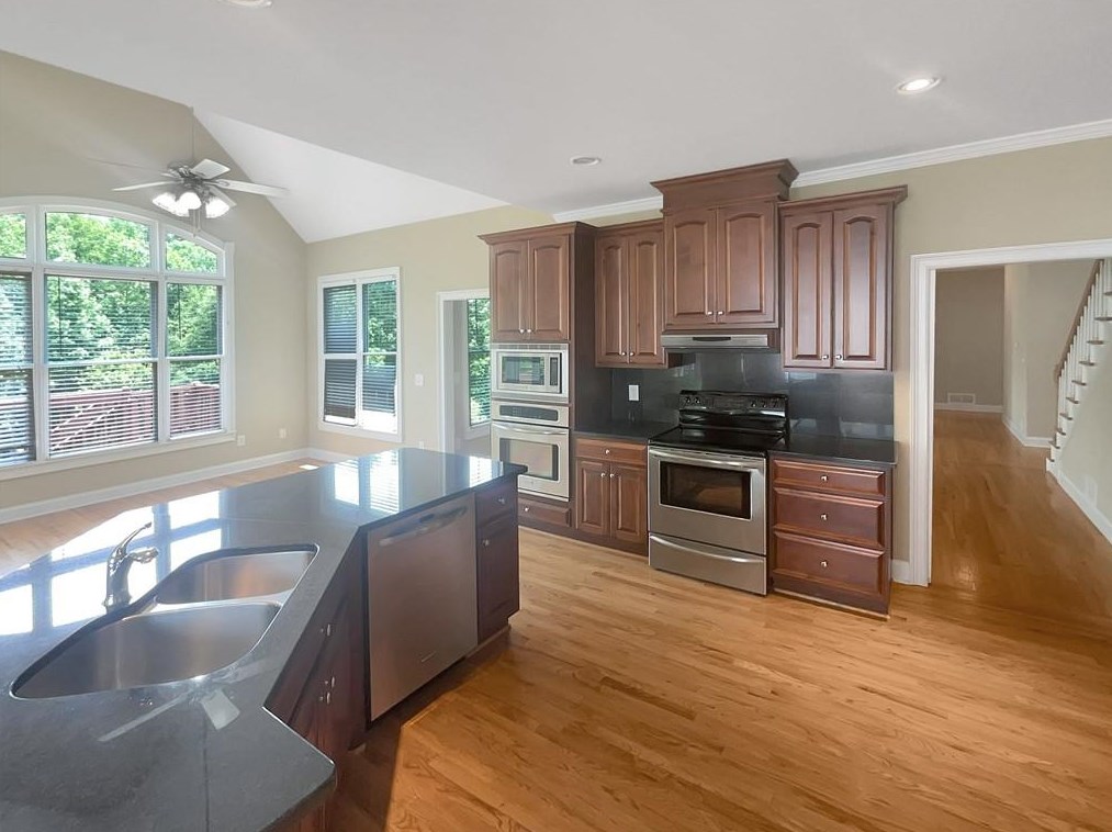 117 Royal Oaks Dr, Holly Springs, GA 30115-6587