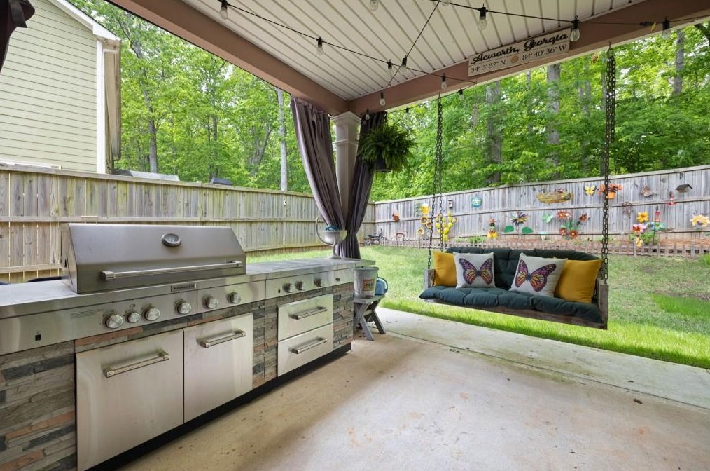 290 Bentleigh Station Dr, Acworth GA  30101 exterior