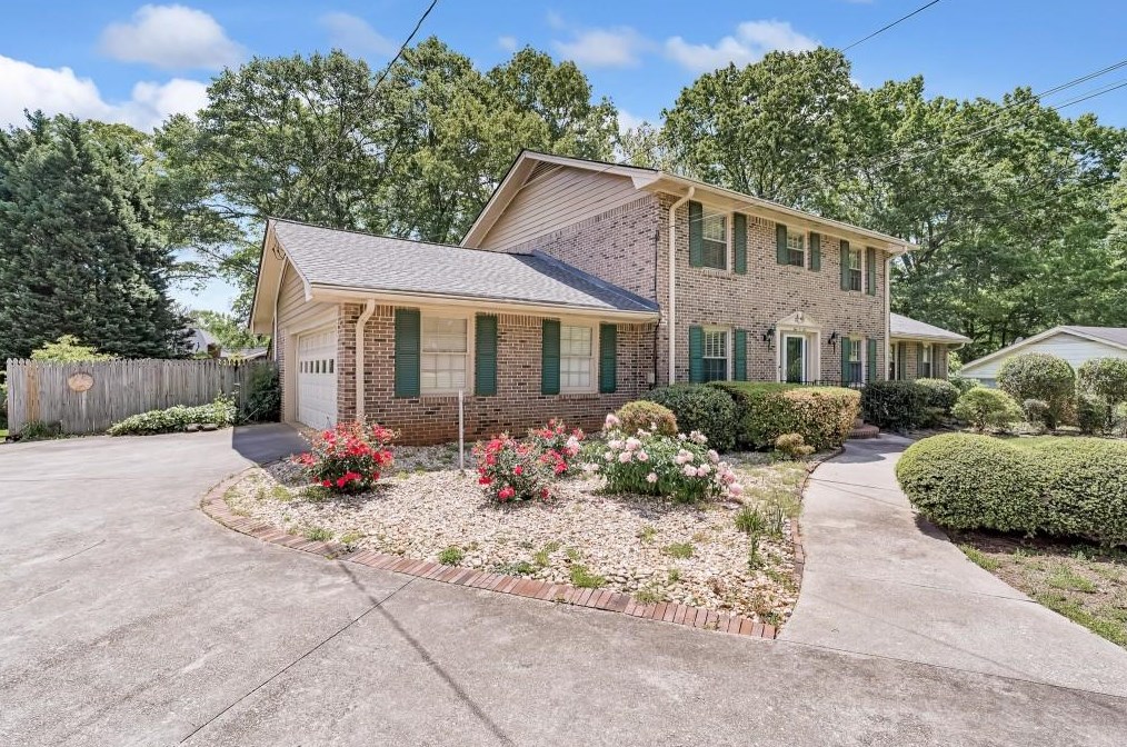 106 Bonnie Ln, Lilburn, GA 30047-6104